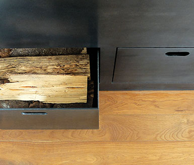 Ganzhausheizung Schwarzstahl Holzfach