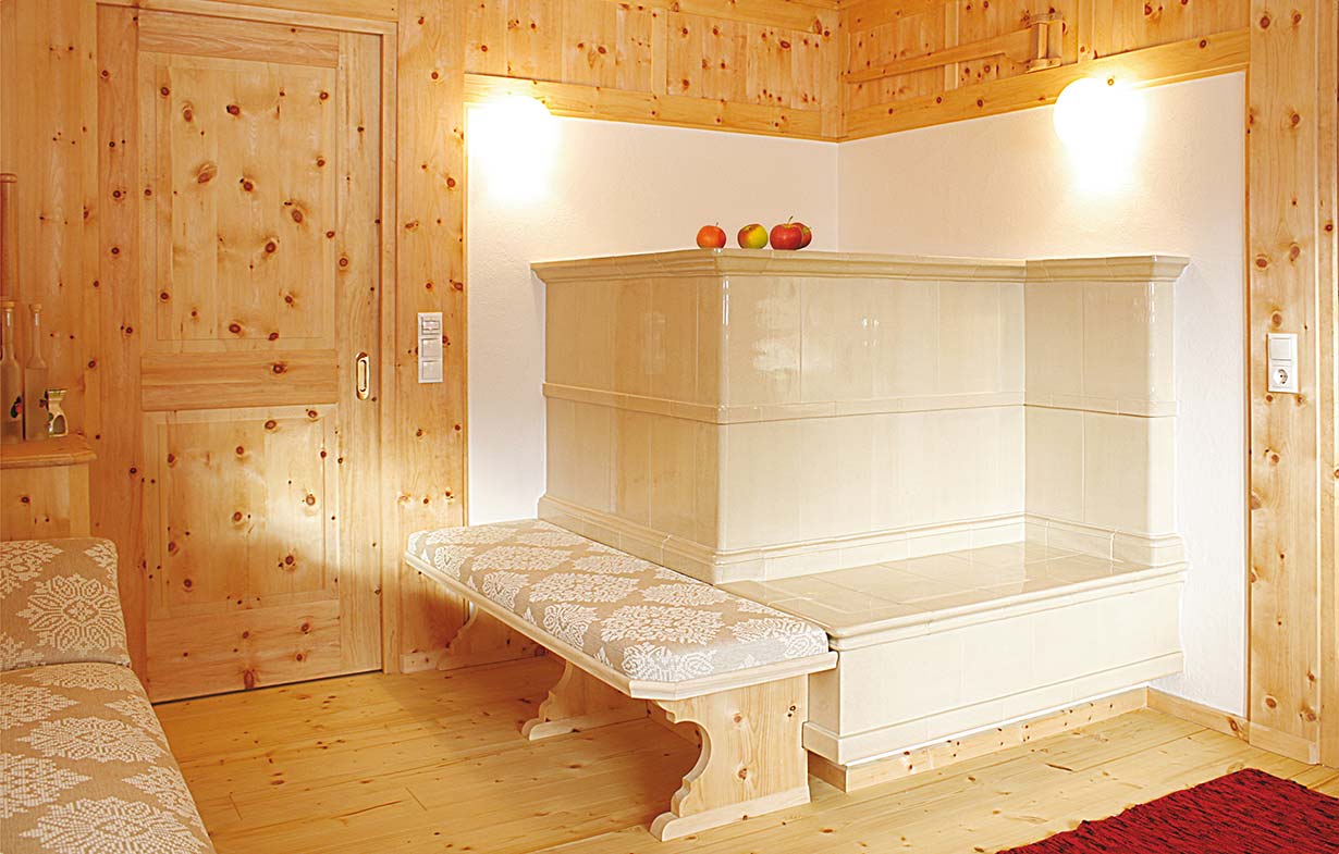 Kachelofen Handkeramik Glasur Beige