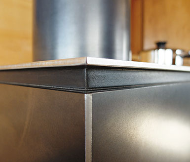 Speicherherd Schwarzstahl Granit Detail